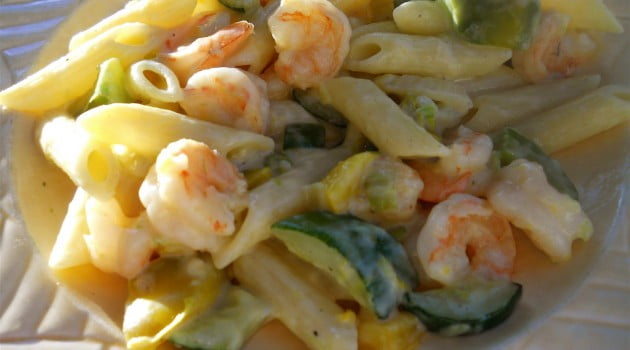 pasta con crema di zucchine e gamberetti