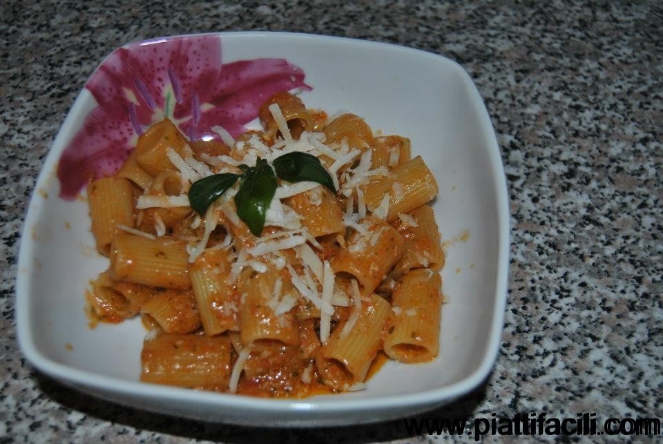 Mezze maniche con crema di peperoni