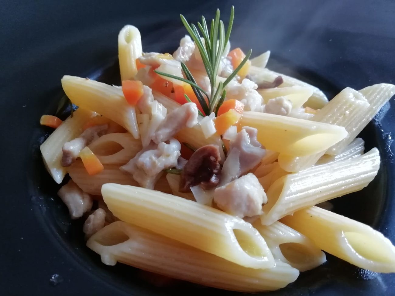 Penne rigate con ragù di Coniglio