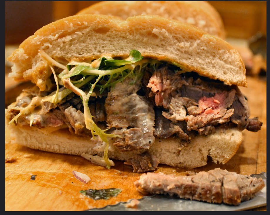 Panino imbottito con straccetti di manzo