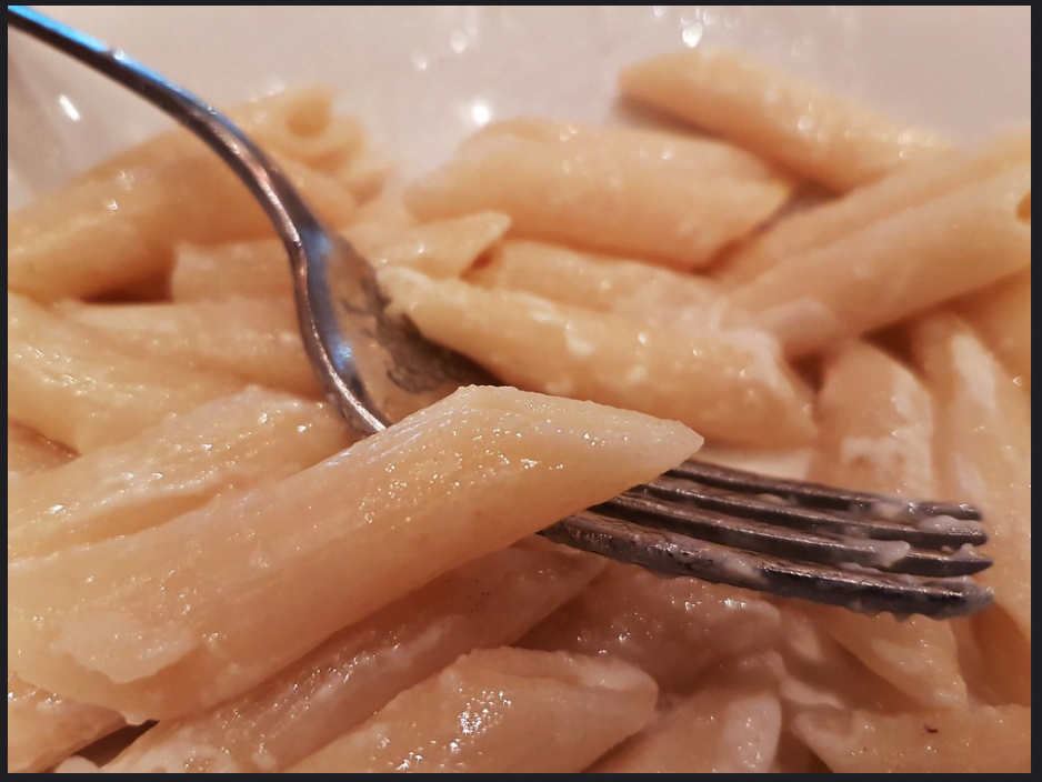 Pasta con tonno fresco e panna