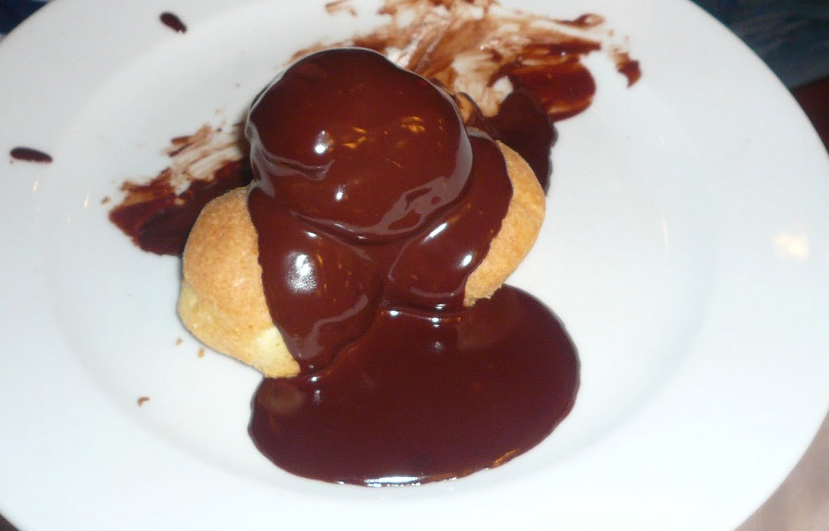 Profiteroles al cioccolato in meno di 30 minuti
