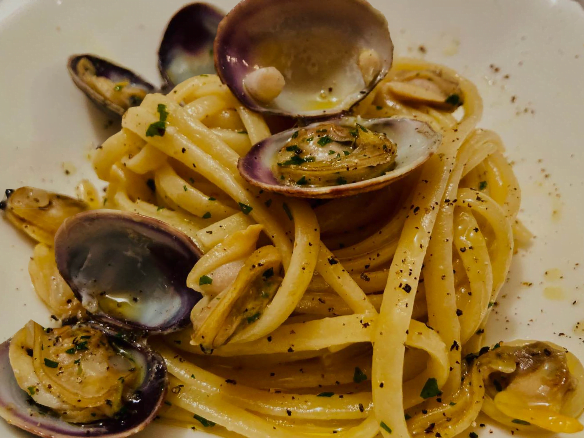 Linguine con le vongole veraci, bottarga e lime