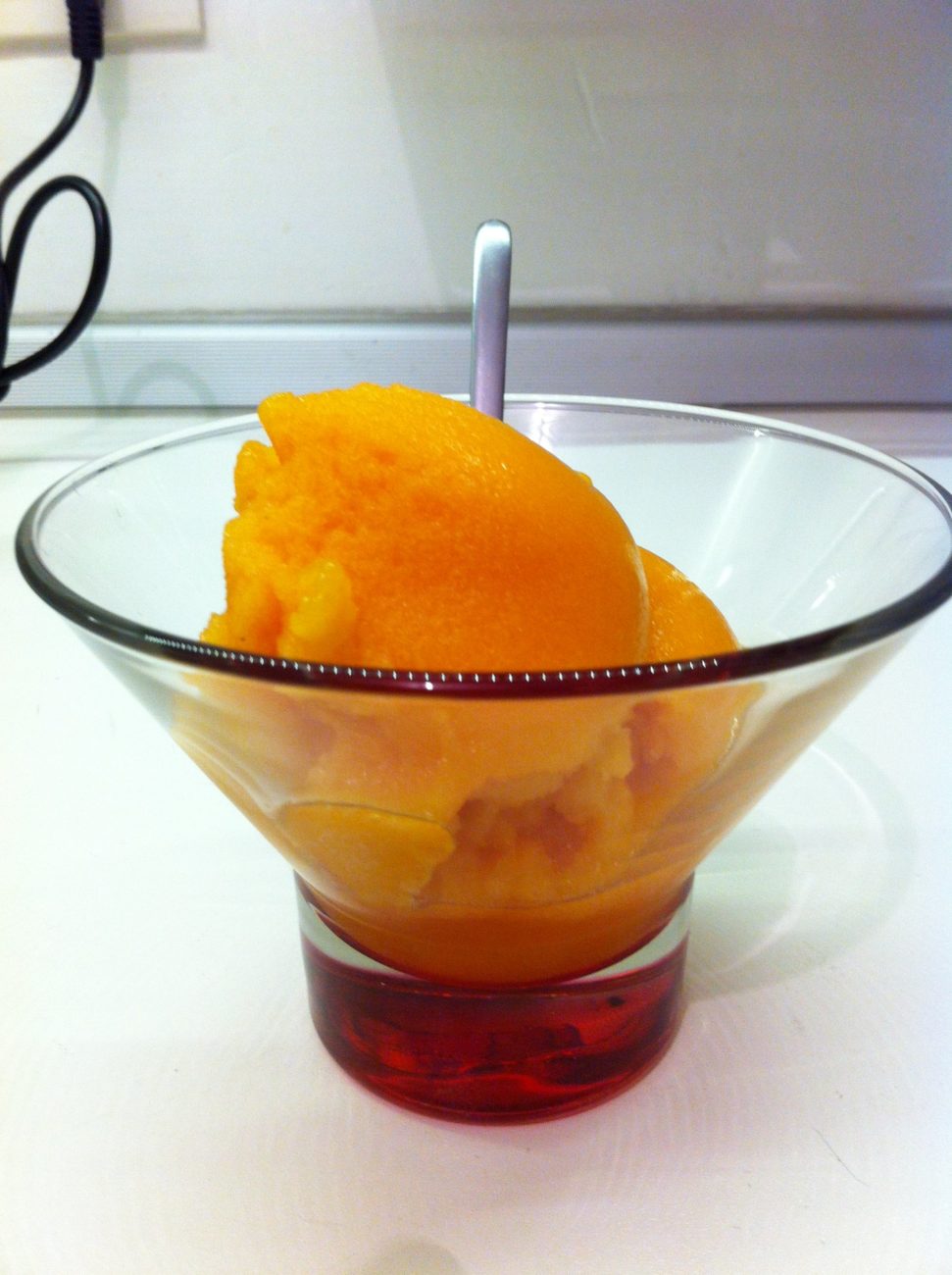 Sorbetto di pesche fresco ed estivo
