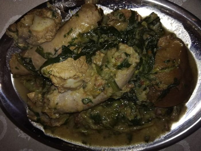 Costine e salsiccia con verdure miste