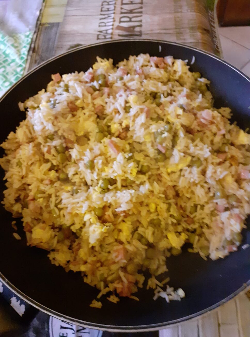 Wok: Riso basmati con uova e piselli