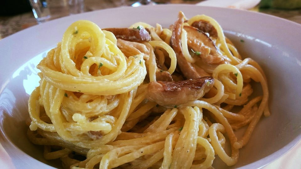 Spaghetti panna, porcini e zafferano