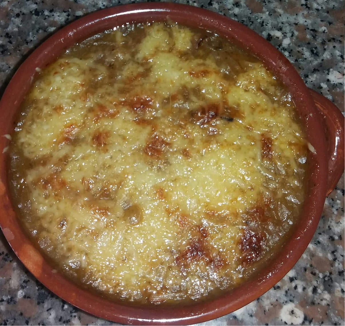 Zuppa di cipolle gratinata al forno
