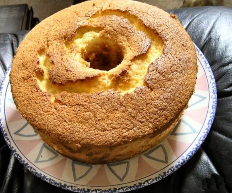 Spongecake leggera con gocce di limone