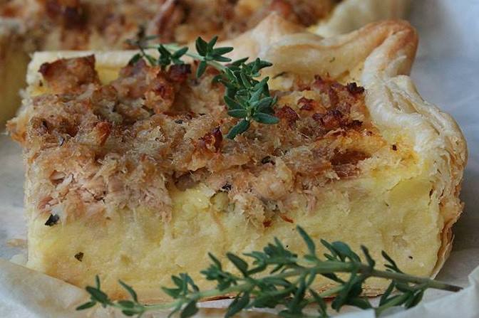 Pasta sfoglia ripiena di patate e tonno
