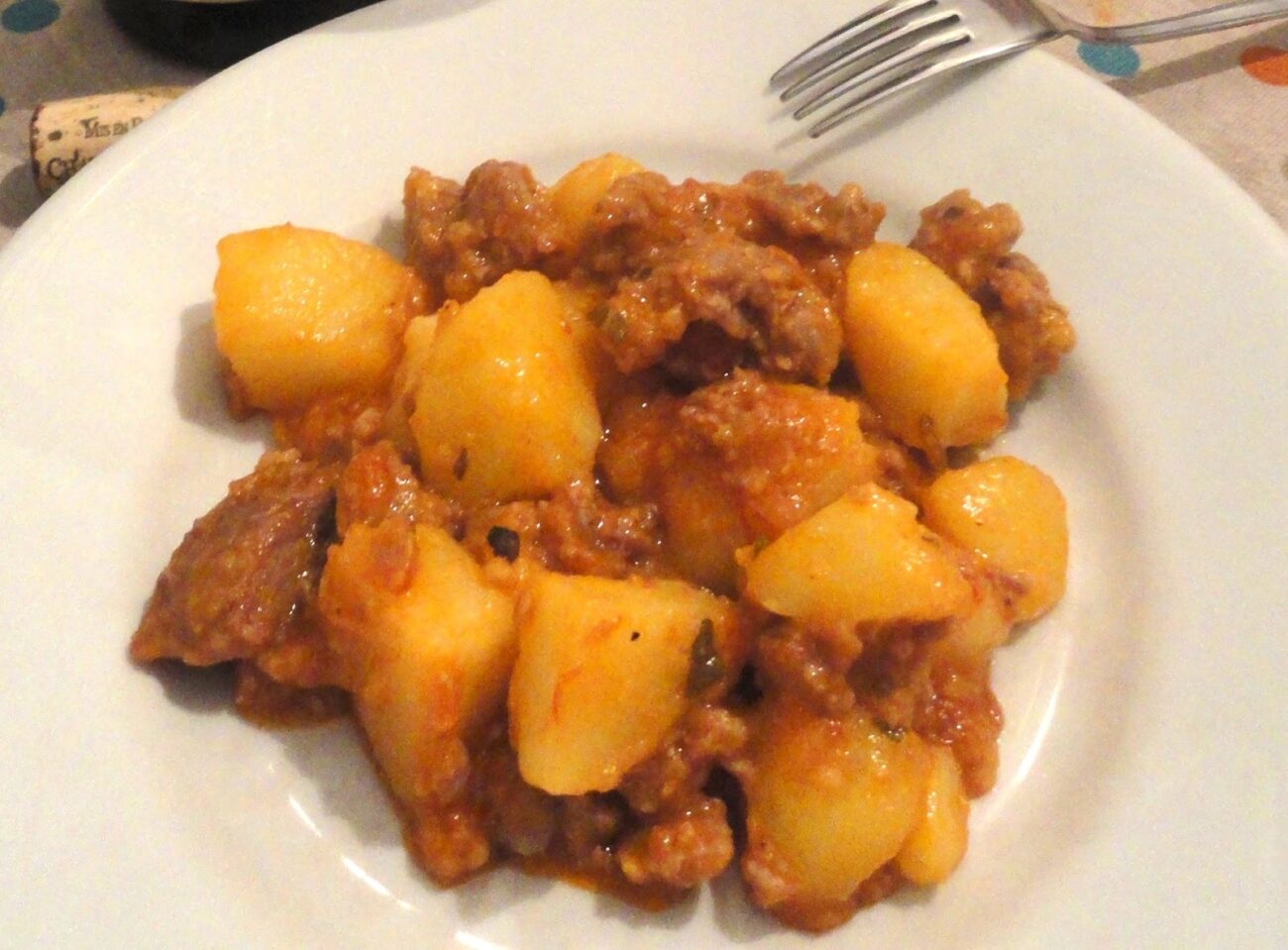 Bocconcini di pollo e patate in umido