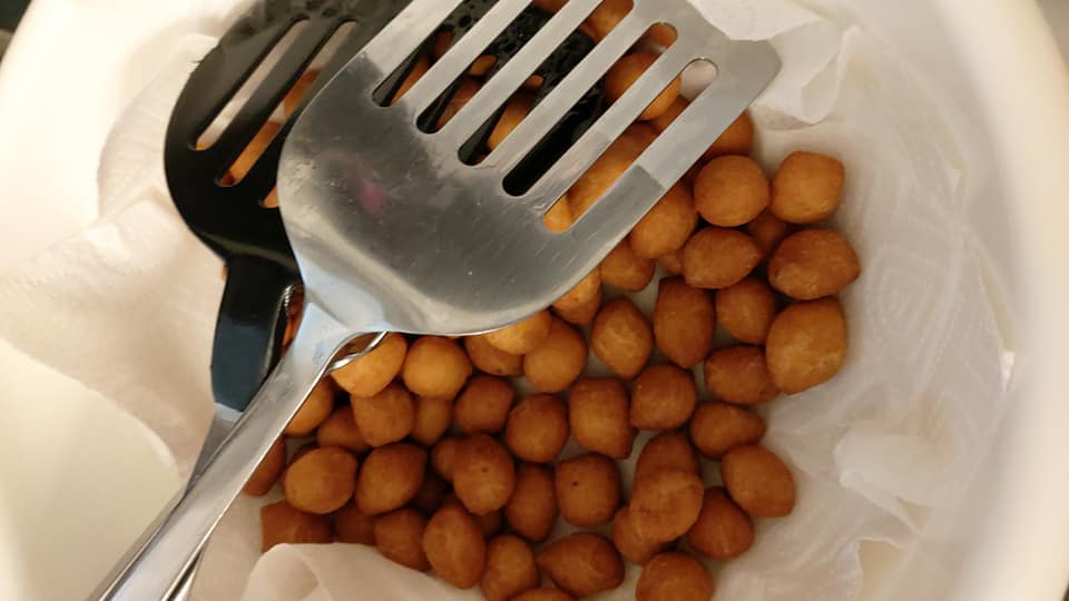 Besan Ladoo, i tipici dolci indiani con farina di ceci