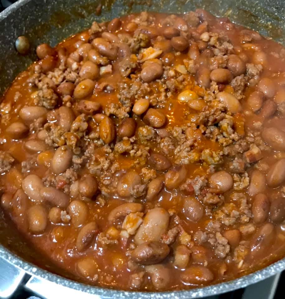 Fagioli e salsiccia piccanti in padella velocissimi