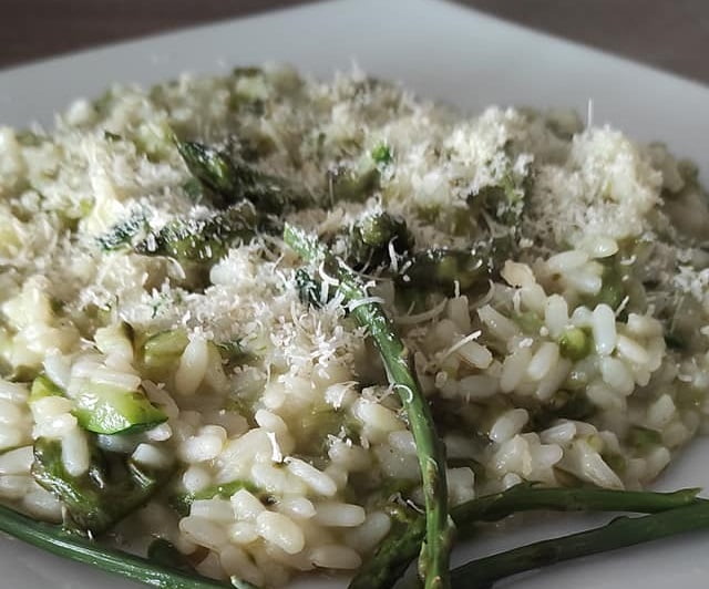 Risotto con asparagi selvatici e zucchina