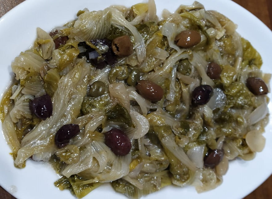 Scarola con acciughe e olive taggiasche