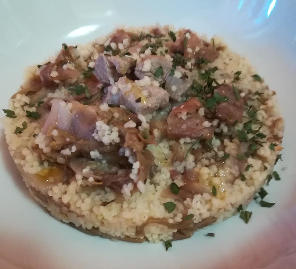 Cous cous con radicchio rosa e tonno fresco
