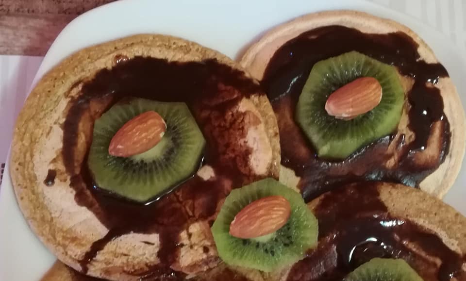 Pancake Farcito con crema di carrube fatta con bevanda di avena