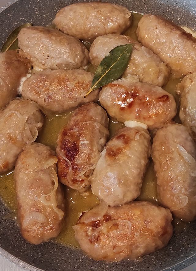 Polpette in padella ripiene di mortadella e scamorza
