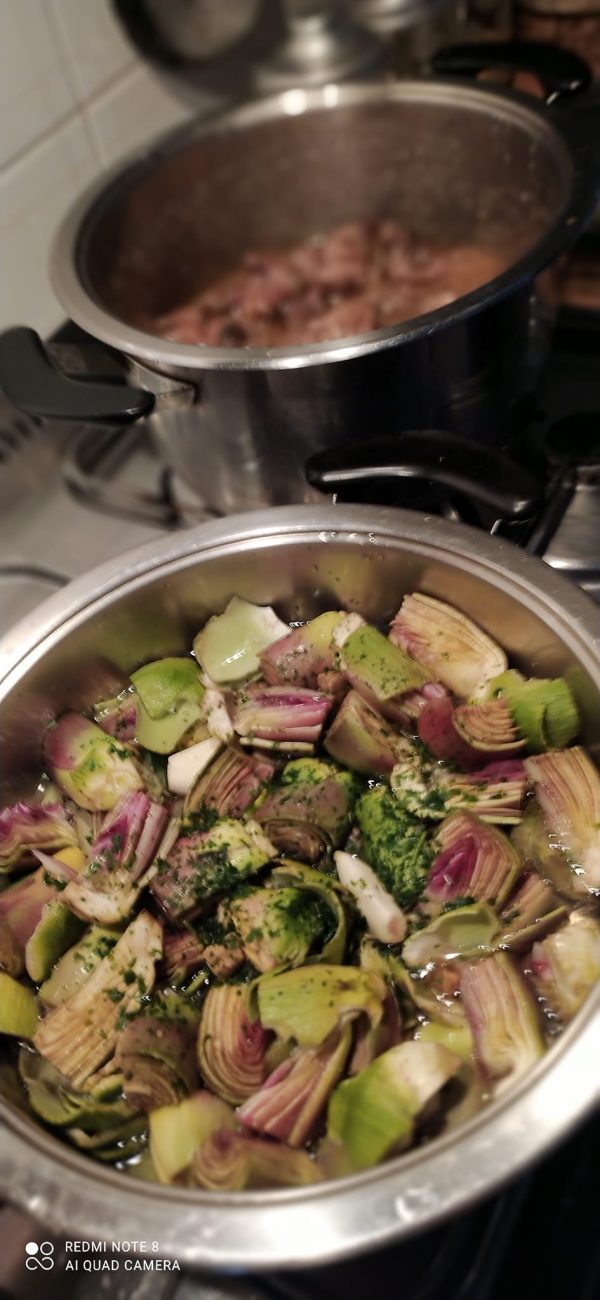 Brasato al Barbera con le guance di vitello con Carciofi e funghi