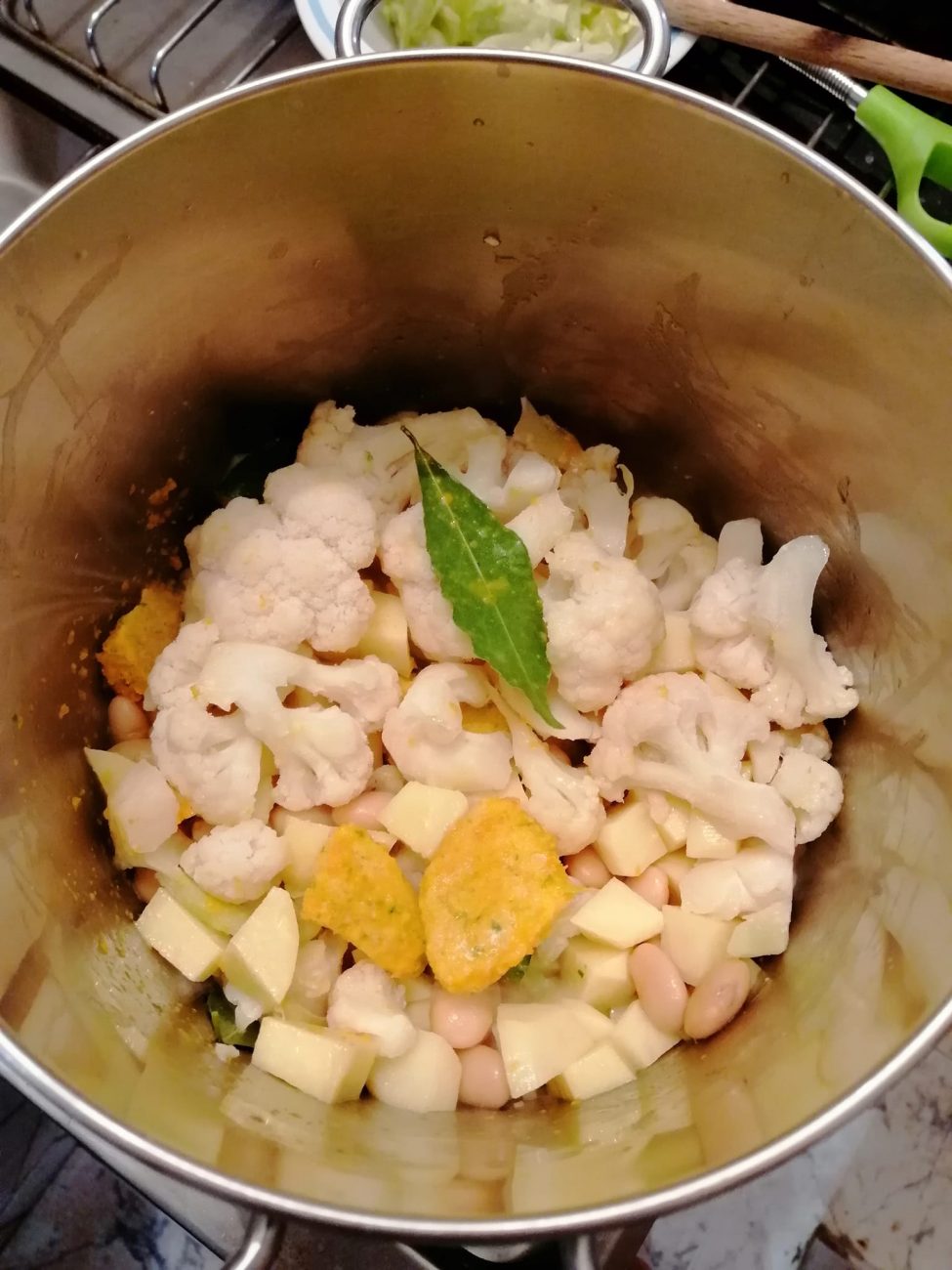 Minestra di cavolfiore e fagioli
