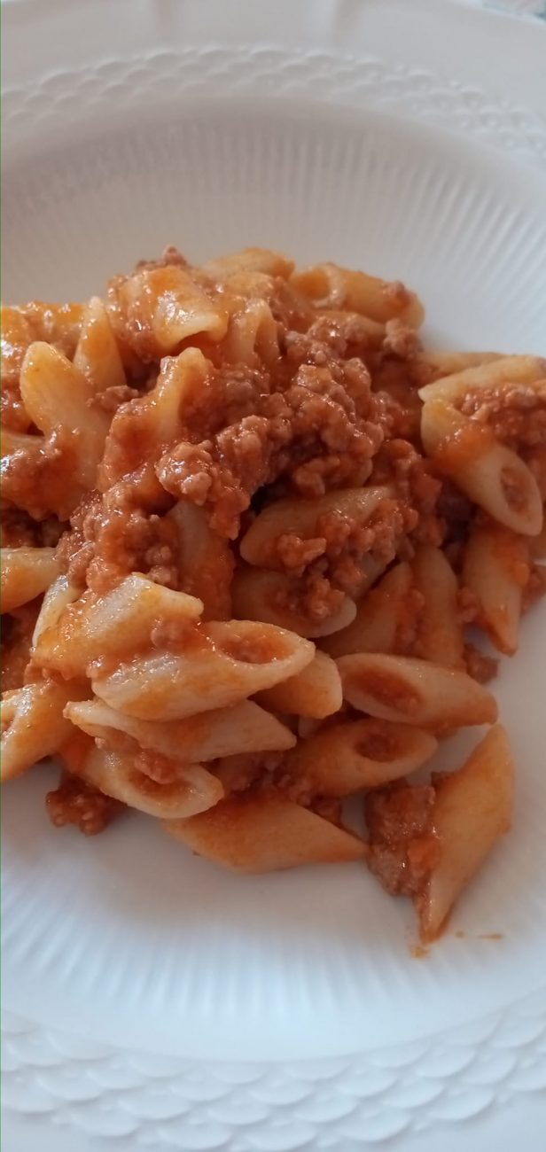 Pennette veloci con sugo  di macinato