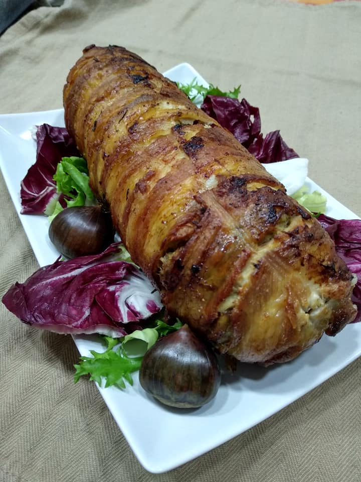Rotolo di pollo ripieno alle castagne in crosta di pancetta