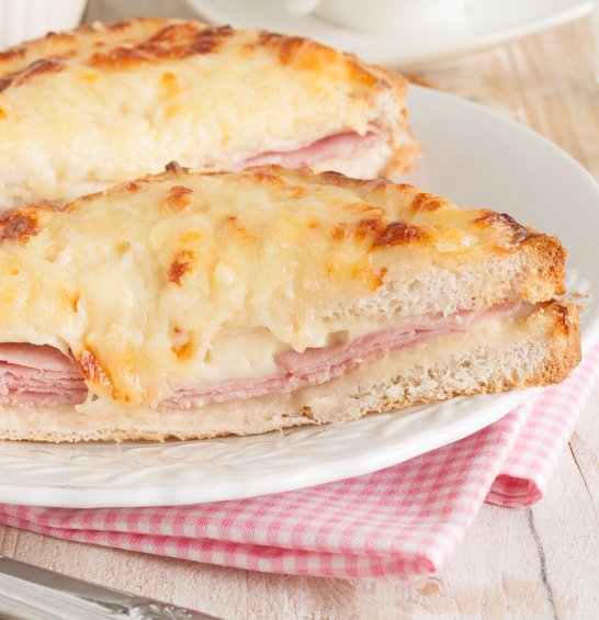 Croque-monsieur,  panino francese con formaggio gruyère
