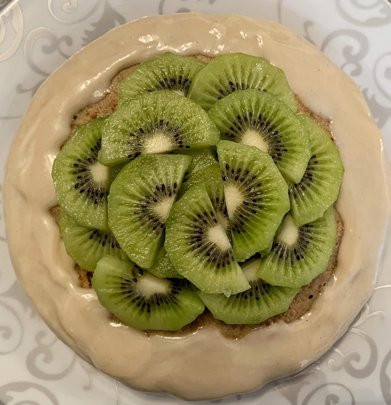 Pancake alla vaniglia con kiwi e crema di noci di macadamia