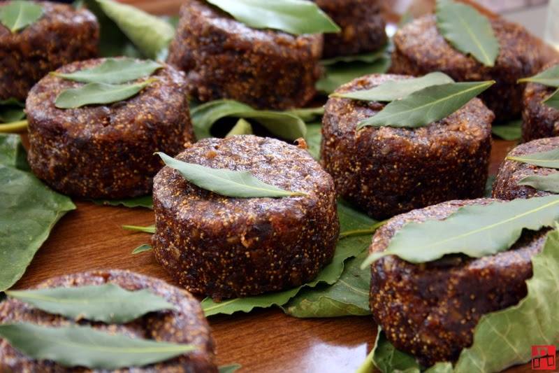 Smokvenjak , dolce croato con fichi secchi e mandorle