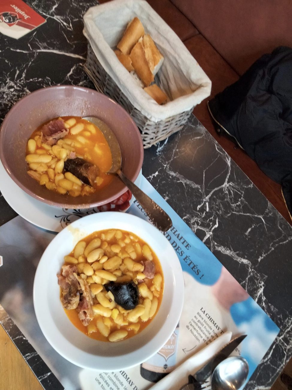 Fabada asturiana, zuppa di fagioli bianchi e salsiccia