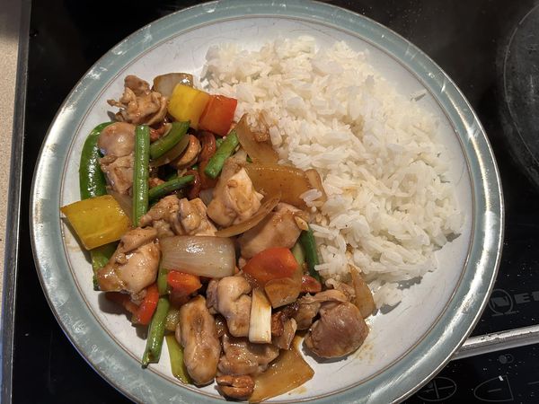 Gai Pad Med Mamuang, piatto tipico thailandese