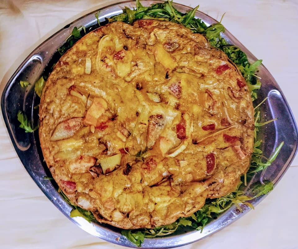Frittata con salsiccia piccante e formaggio