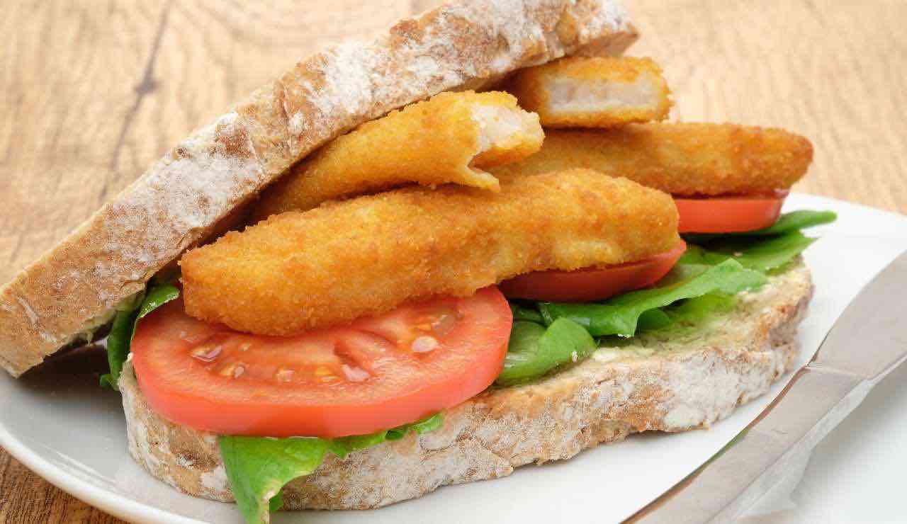 Panino con i bastoncini di merluzzo