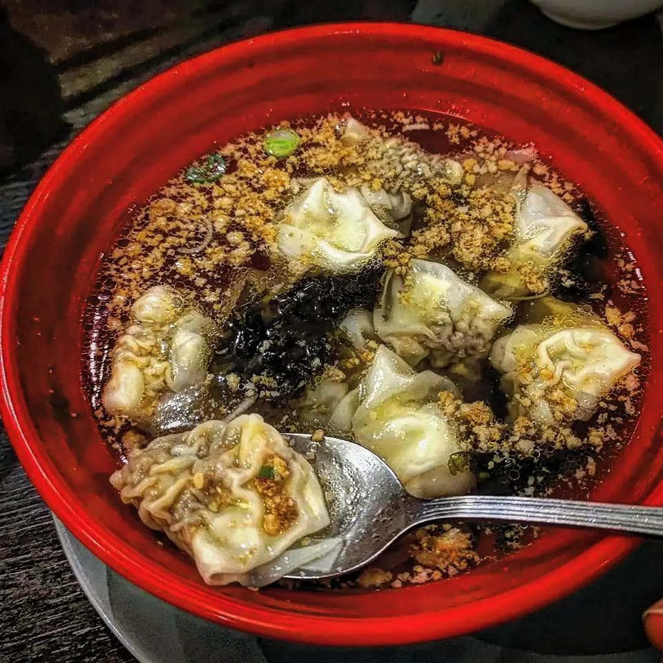 Wonton con pollo e funghi